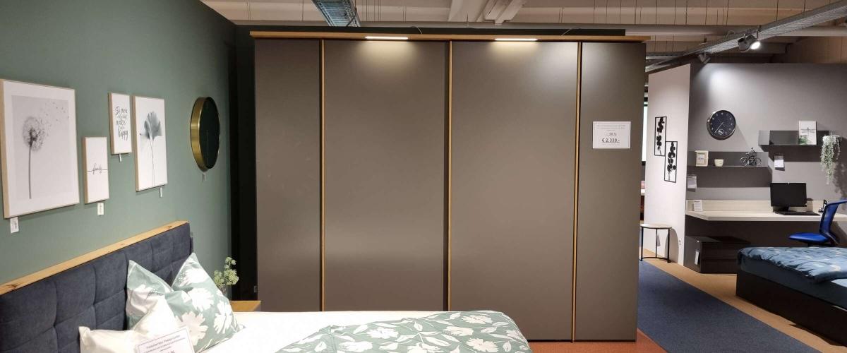 Dreh-Schwebetürenschrank maXX.400